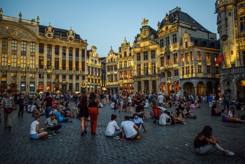 sightseeing, europe, large group of people, outdoors, travel, building, lifestyles, afternoon, sitting, brussels, famous, crowd, women, city, group of people