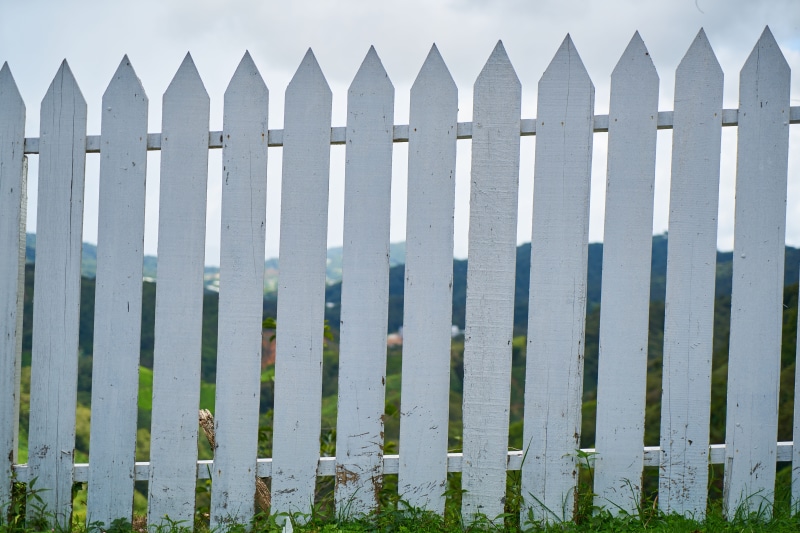 border, wood - material, sky, wood-fibre boards, boundary, fence, barrier, outdoor, old, village, no people, wall, in a row, 5K, side by side, white color