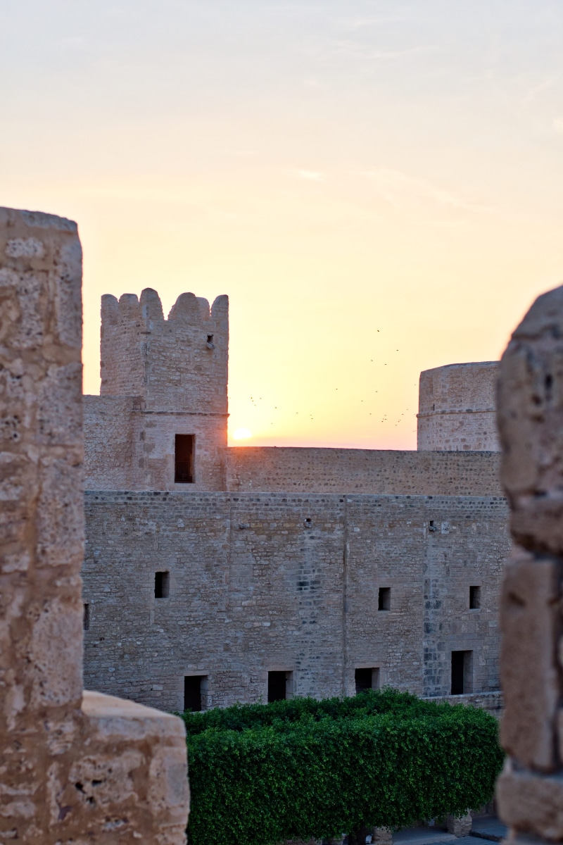 fortified wall, golden sun, sun, outdoors, travel destinations, sky, day, sunrise, tower, outdoor, landmark, city, fortification, history, castle, 5K