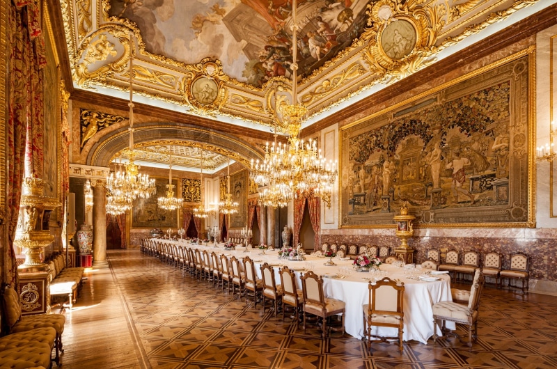 luxury, ornate, chandelier, absence, built structure, elegance, ceiling, lighting equipment, architecture, palacio, mural, empty, no people, madrid, seat
