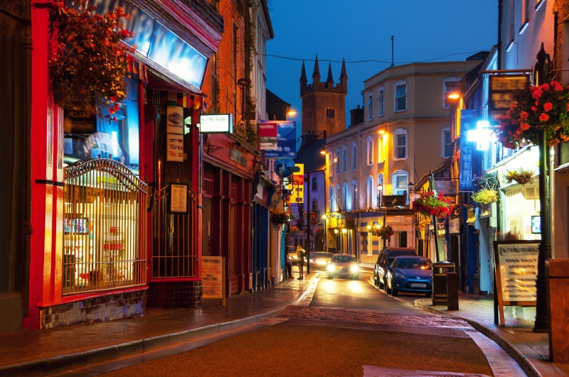 bokeh, home lighting, blur, light lights, an old street, travel, my planet, excerpt, gift shops, the city, cafes shops, Ireland, night, 2K, road, view