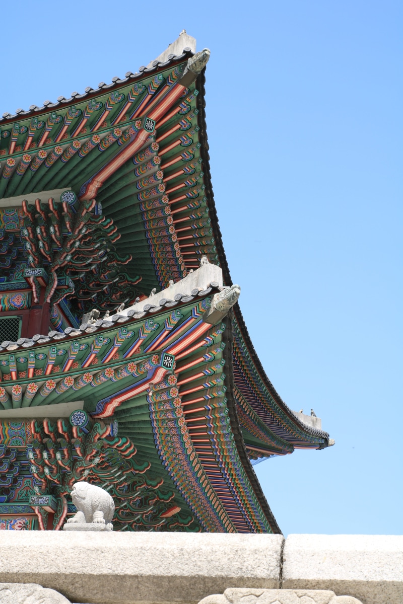 traditional, low angle view, cultural property, mono, korean, nature, no people, sky, animal, day, roof tile, clear sky, art and craft, religion, seoul