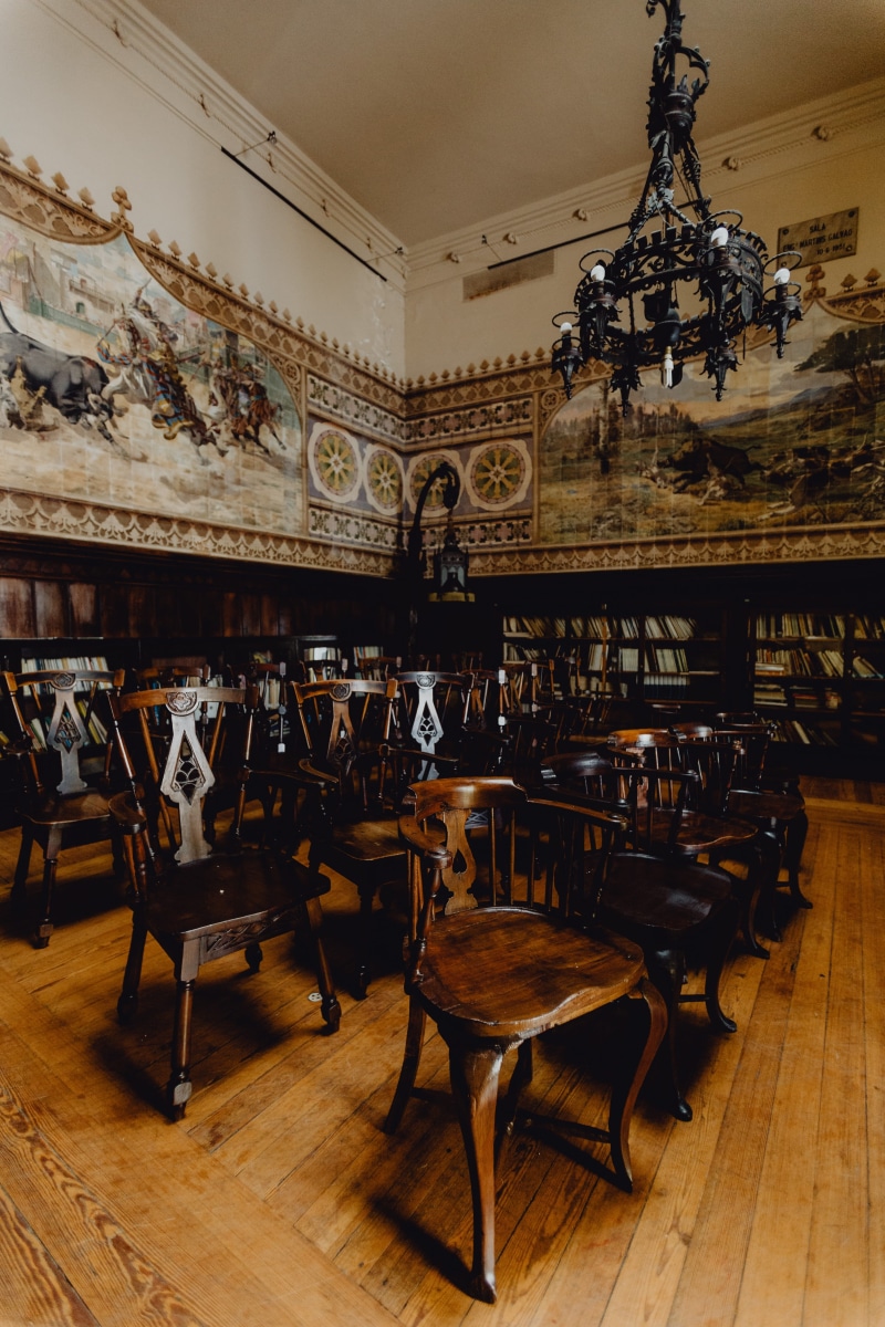 5K, wood - material, Palacio Alverca, seat, lisboa, education, restaurant, flooring, no people, table, large group of objects, wood, hardwood floor, interior