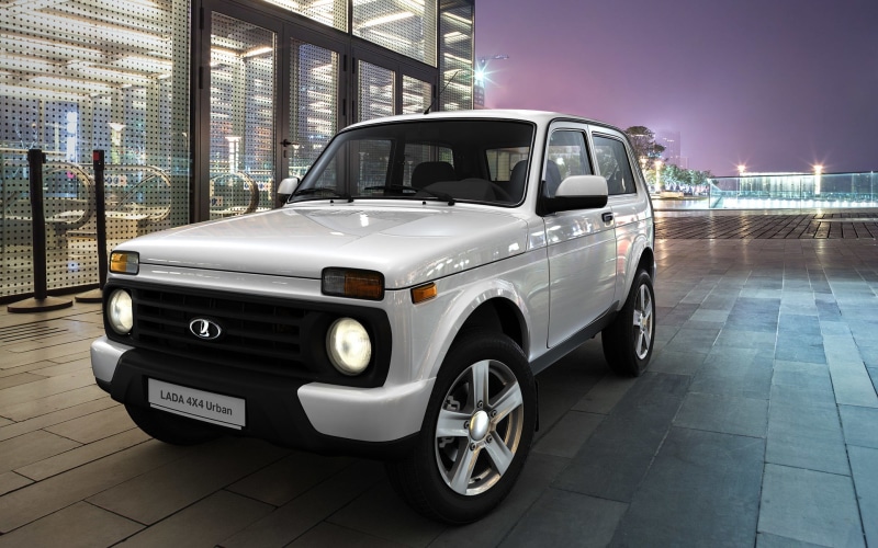 motor vehicle, 4x4, speed, vehicle, editorial, a best-seller., shiny, Urban, SUV, stationary, chrome, white, day, utility, megapolis, parking Lot, transportation