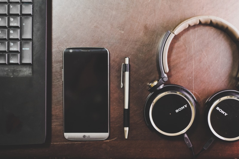 screen, tech, directly above, indoors, portable information device, 4K, mobile, smart phone, music, connection, close-up, office, still life, wood - Material