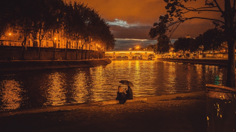 river, tree, paris, romance, dusk, city lights, waterway, night, umbrella, cityscape, evening, seine, water, couple, romantic, 4K, nature, seine river