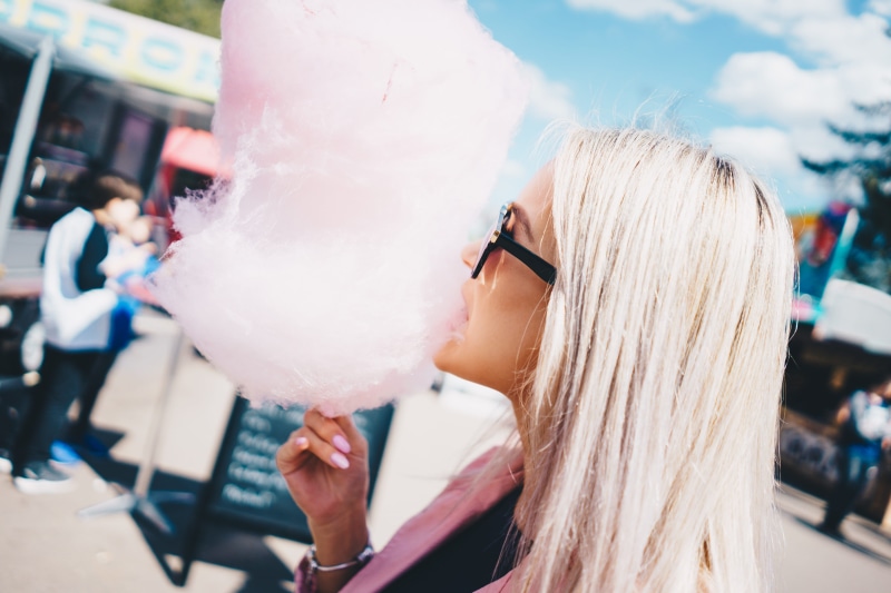 hungry, cute, young women, portrait, eating, girls, top, leisure activity, close-up, adult, holding, real people, incidental people, foodie, focus on foreground