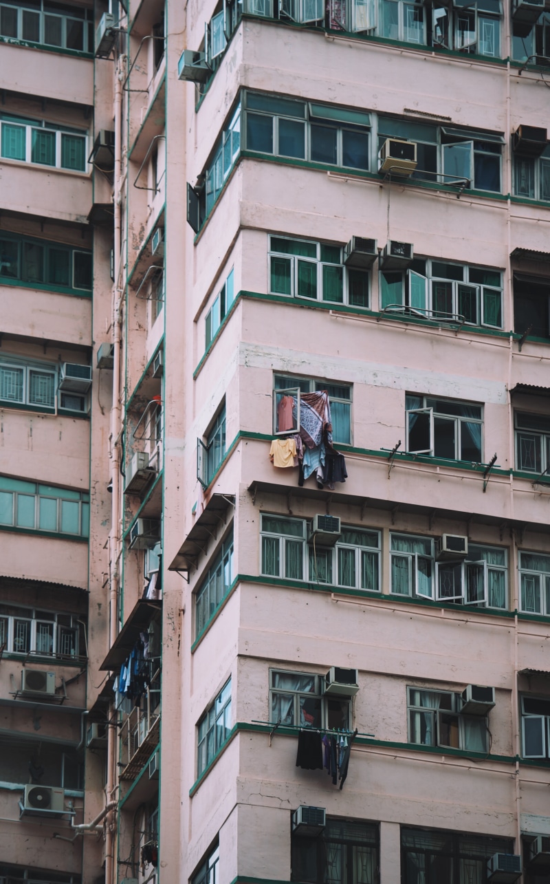 occupation, rise, city, cleaning, photo, apartment, low angle view, window, one person, infrastructure, residence, high, real people, day, building exterior