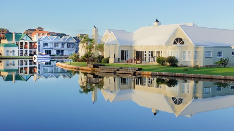 sky, property, water, residential area, waterway, 4K, reflection, resort, estate, luxury, real estate, leisure, house, villa