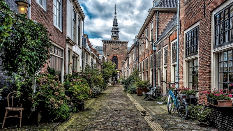 nieuwe kerk, the way forward, kerkstraat, sky, neighbourhood, incidental people, outdoors, residential area, direction, road, temple, transportation, city