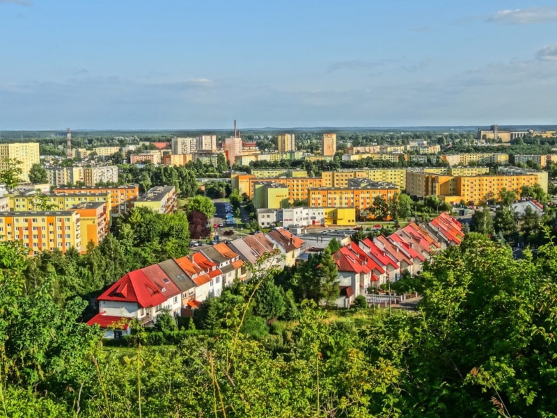 urban, building, view, residential district, apartment buildings, building exterior, outdoors, fordon slope, day, house, residential area, sky, built structure