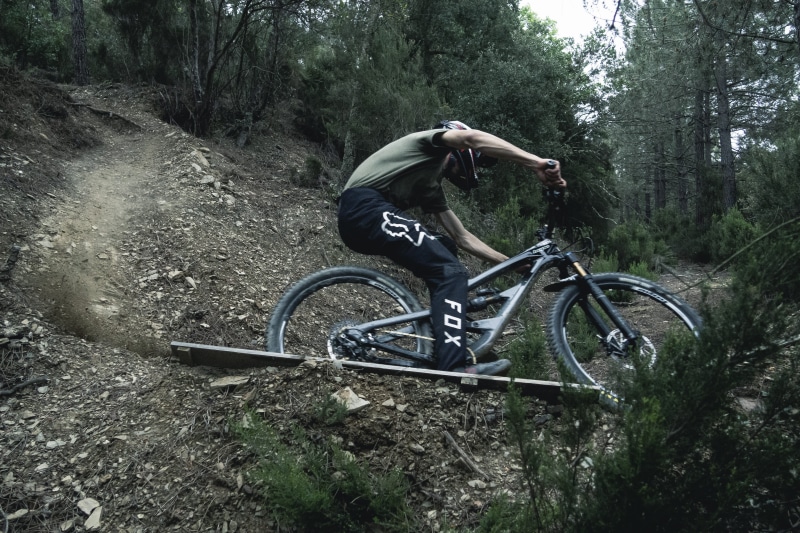 helmet, person, ride, slope, woodland, lifestyles, one person, mode of transportation, espanya, day, fornells de la selva, leisure activity, machine, mountain bike