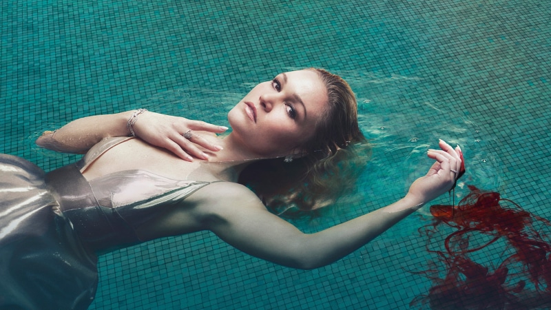 2K, Julia Stiles, Riviera, 2017