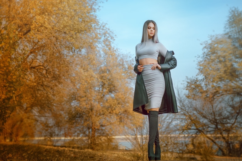fall, women, green coat, grey hair, shoulder length hair, coats, model, Alexander Drobkov, grey clothing, 2K, women outdoors, high waisted