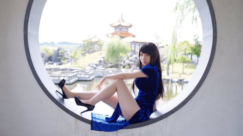 legs, Cheongsam, fashion, bangs, nature, young women, day, outdoors, architecture, Asian, side view, one person, high heels, dress, focus on foreground