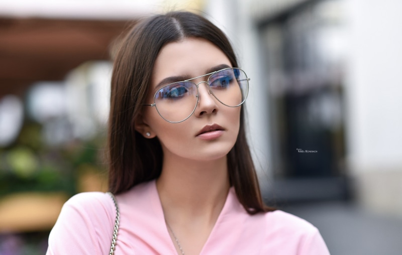 brown hair, eyeglasses, contemplation, young adult, human face, glasses, looking away, Maksim Romanov, 2K, women, long hair, one person, women outdoors