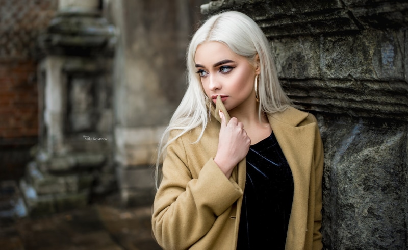 women, looking away, 2K, portrait, Maksim Romanov, blonde, yellow coats, coats, depth of field