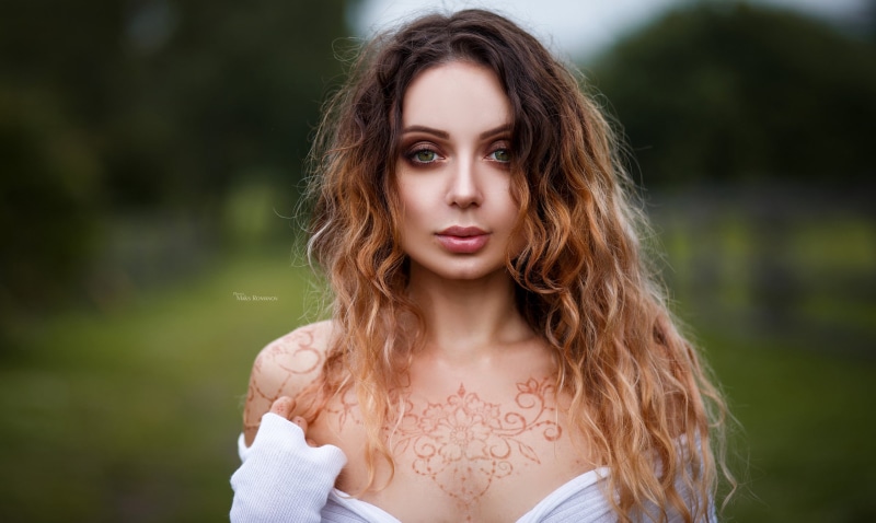 women, young adult, women outdoors, adult, green eyes, hairstyle, long hair, 2K, brown hair, portrait, beautiful woman, young women, one person, front view