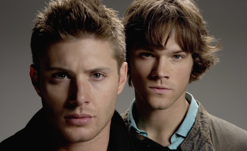 hairstyle, 2K, people, close-up, Supernatural, handsome, Other Movies, gray background, portrait, tv series, beautiful people, sam, looking at camera