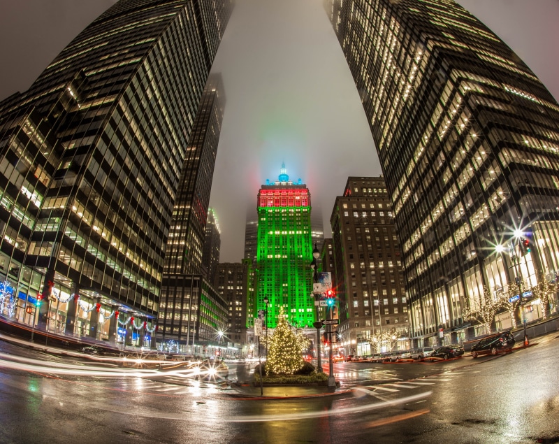 modern, outdoors, motion, office building exterior, building exterior, 5K, New York, street, christmascolors, parkave, transportation, road, christmaseve