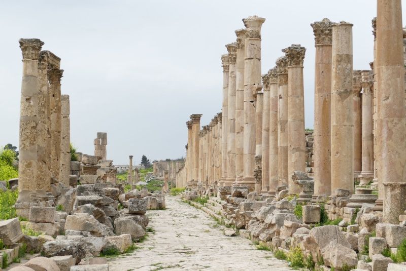 decapolis, travel, 5K, ancient civilization, pillar, architectural column, outdoors, gerasa, weathered, built structure, sky, colonnade, the past, damaged