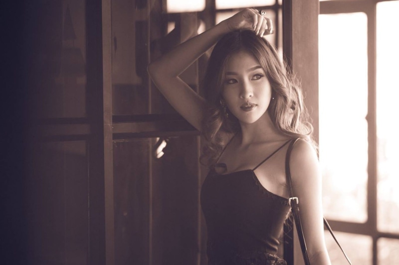 young adult, fashion, sepia, lifestyles, one person, front view, real people, 1080P, looking at camera, Atita Wittayakajohndet, clothing, beautiful woman