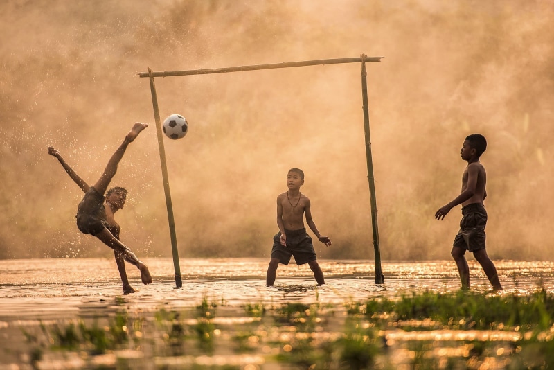 lights, Thailand, water, 720P, children, sunlight, play, Football, mist