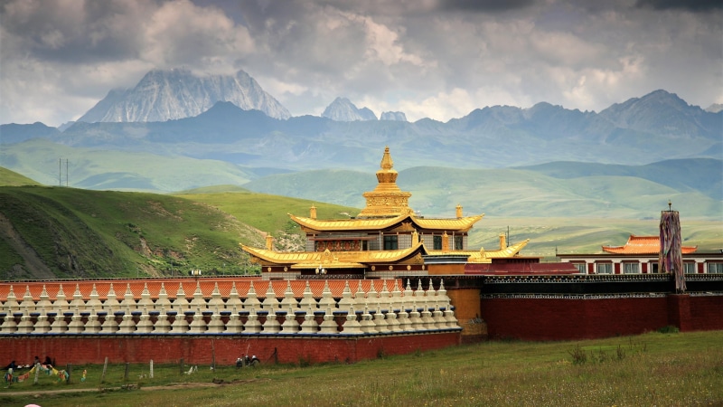 no people, asia, buddhist, buddhist temple, ganzi, buddhism, 4K, gold, mount yala, travel destinations, building exterior, cloud - sky, belief, grass