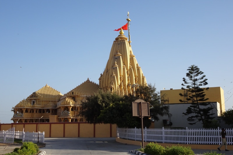 jyotirlinga, tree, somnath, travel destinations, 4K, built structure, plant, no people, religion, flag, tourism, arabian sea, sky, spire, building, outdoors