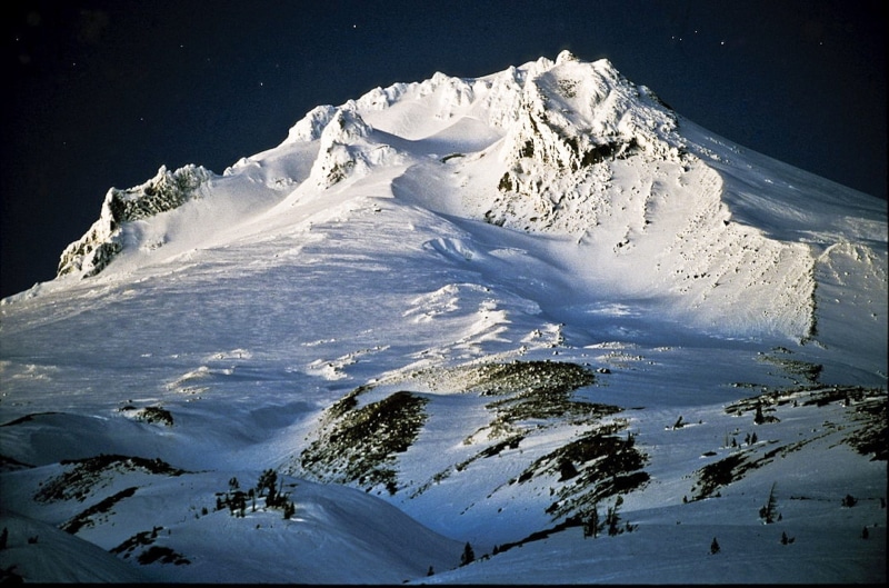 no people, sky, stratovolcano, wilderness, mountain peak, non-urban scene, oregon, usa, mountain range, mountains, scenics - nature, white color, panorama
