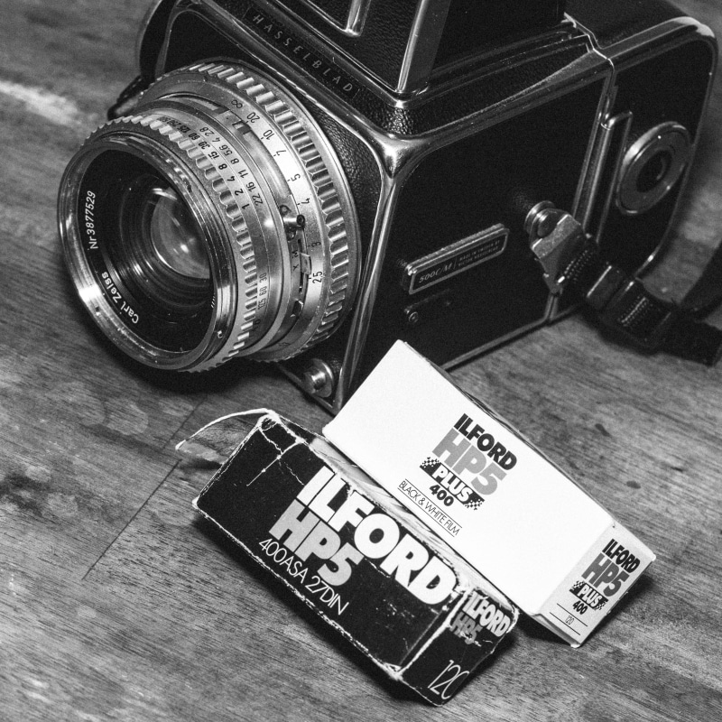 high angle view, digital camera, indoors, film, focus, antique, optical, hasselblad, old, no people, style, electronics, camera, shutter, old-fashioned