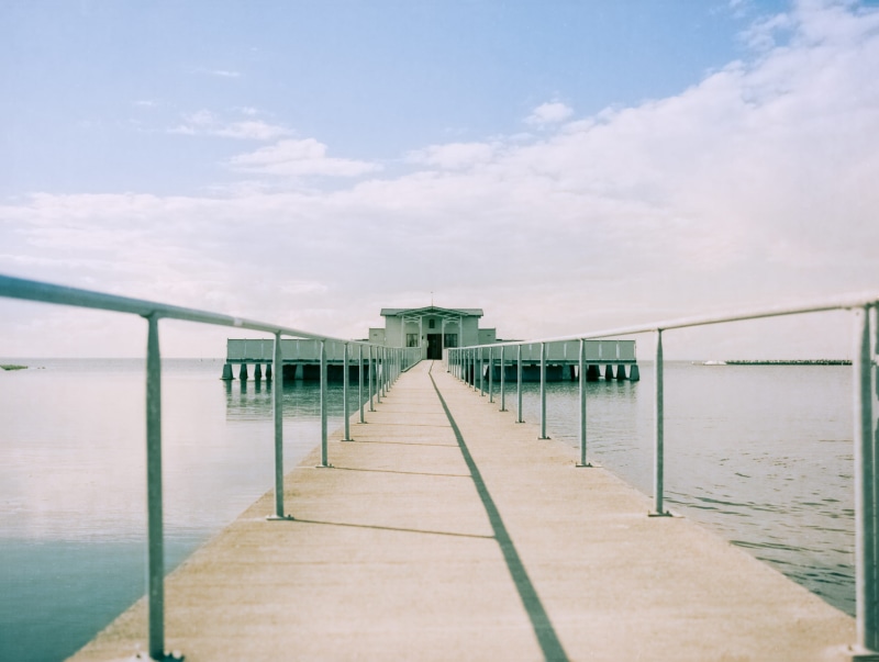 bath house, tranquility, outdoors, pier, no people, wooden, 1080P, white, ocean, built structure, railing, board, destination, portum, connection, walk