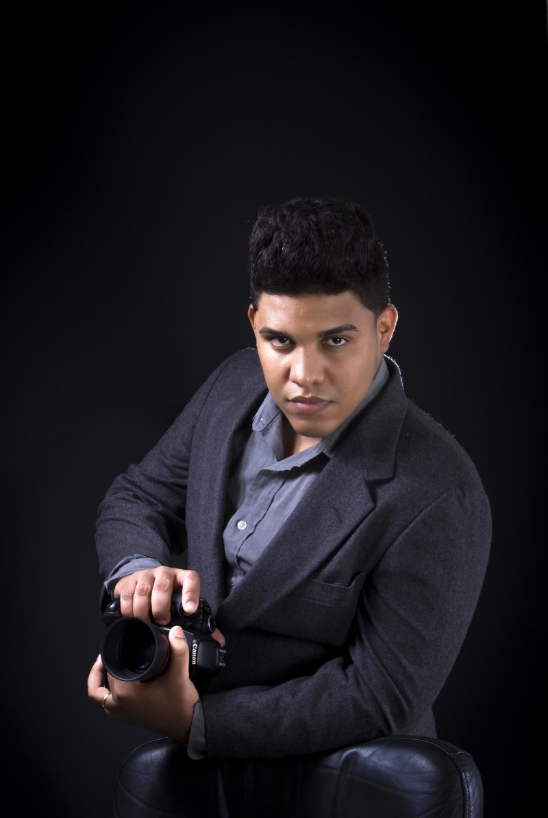 photographic, reflex, team, male, black, kodak, digital camera, fld, notebook, costume, seriously, purple, sitting, elegant, professional, portrait, omar medina