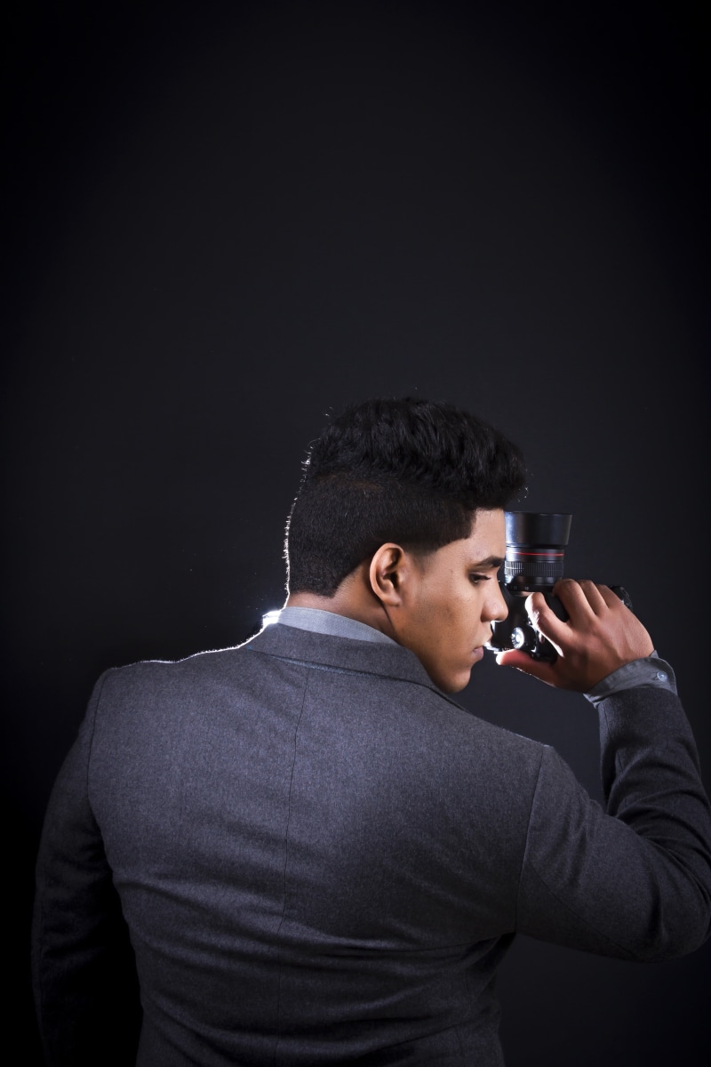 nikon, waist up, photography themes, fld, portrait, notebook, purple, eos, background, technology, model, reflex, person, activity, photoapparat, sony
