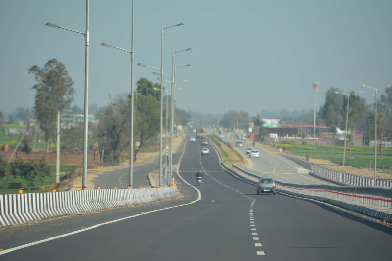 symbol, sky, longway, highway, transportation, day, street, plant, the way forward, curvy road, tree, no people, clear sky, sign, direction, road, barrier