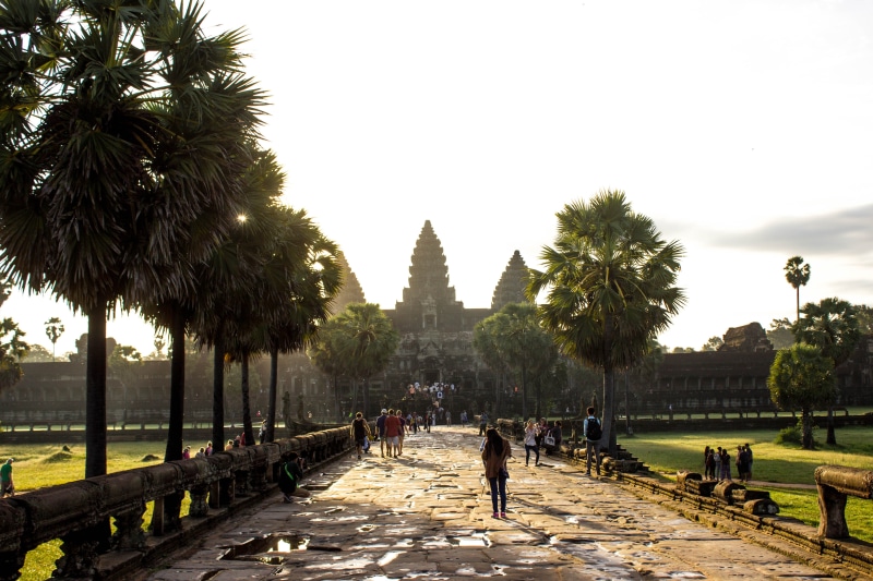 crowd, walking, large group of people, day, built structure, travel, tourism, sky, 5K, angkor wat, tree, krong siem reap, real people, cambodia, men, plant