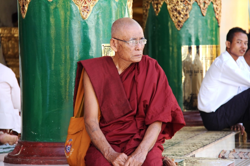 burma, asia, mature men, traditional clothing, buddhist, temple, clothing, worship, 2K, respect, shaved head, senior adult, real people, religion, architecture