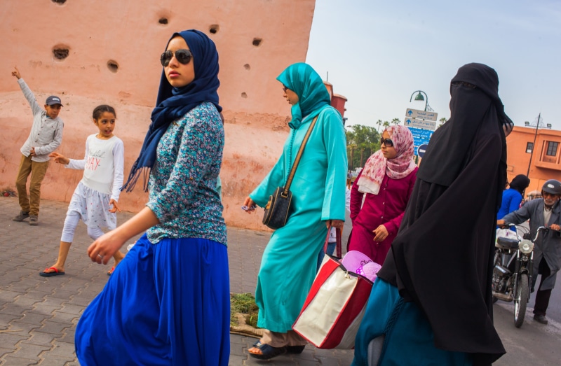 full length, women, standing, 5K, group of people, emotion, males, celebration, women in marrakech, traditional clothing, togetherness, adult, clothing