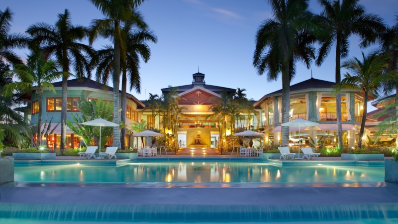 2K, palm trees, swimming pool, hotel