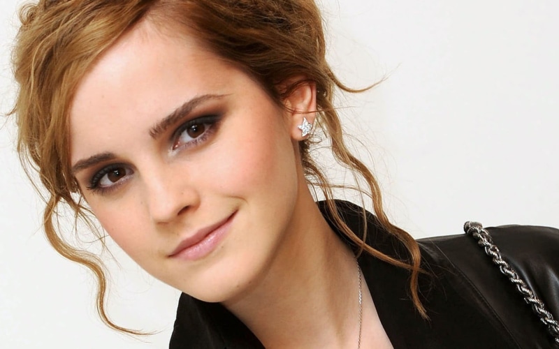 looking at camera, 720P, Emma Watson, hair, human body part, teenager, human hair, human face, women, beautiful woman, portrait, one person, close-up