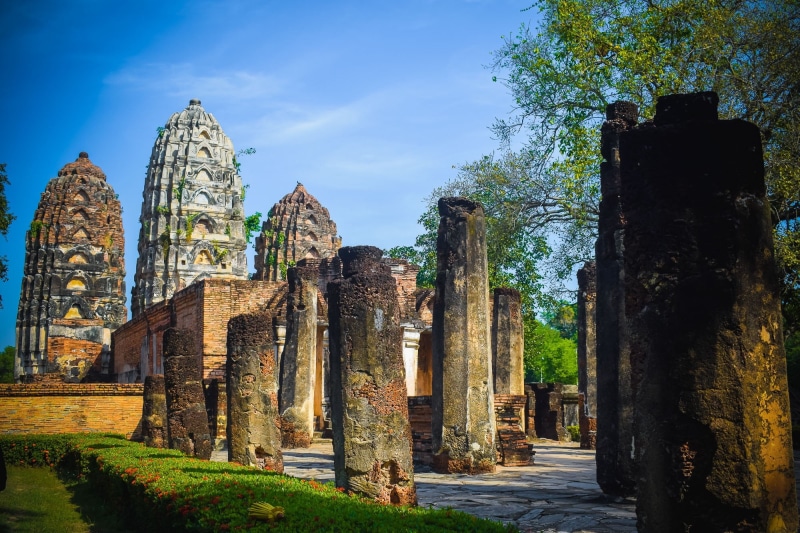 religion, 1080P, archaeological site, travel destinations, building exterior, outdoors, ancient, old, plant, tree, built structure, sukhothai historical park