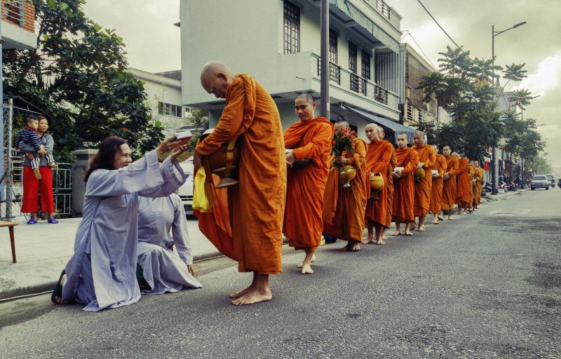 vietnam, clothing, city, religion, people, real people, 5K, mump, large group of people, Attorney, Alms, building exterior, built structure, crowd, group of people