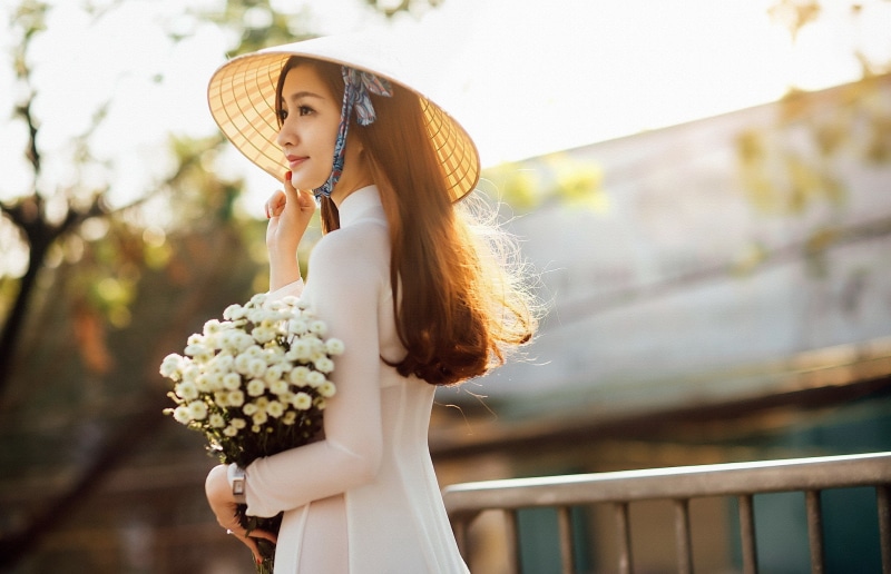 beautiful woman, women, one person, flowers, 1080P, contemplation, young adult, plant, young women, áo dài, adult, vietnamese, nón lá, nature, flower arrangement