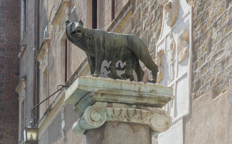 creativity, craft, building exterior, statue, outdoors, architecture, built structure, architectural column, capitol hill, gargoyle, the past, no people
