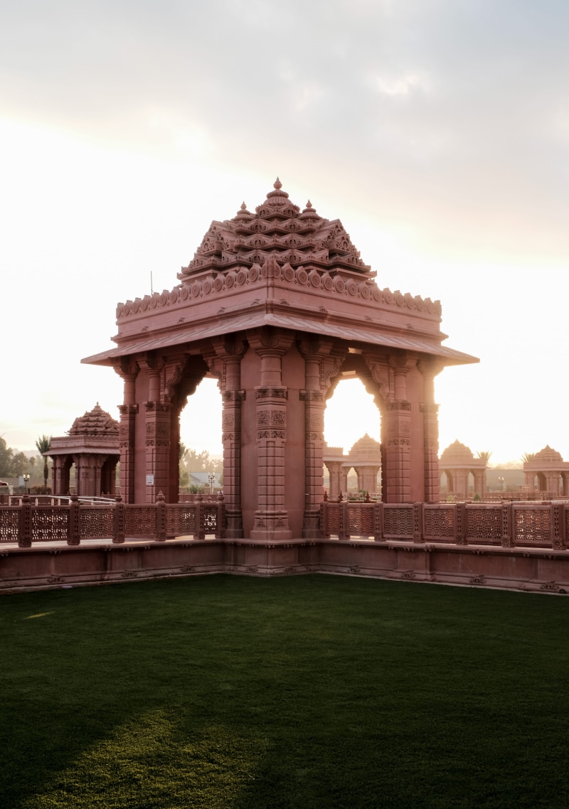 chino hills, 5K, built structure, ancient civilization, outdoors, baps shri swaminarayan mandir, green color, lawn, arch, city, travel, no people, grass