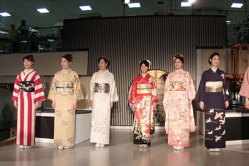 portrait, group of people, kyoto City, japanese Culture, females, women, smiling, kyoto Prefecture, 2K, japanese fashion shows, clothing, japan, young women