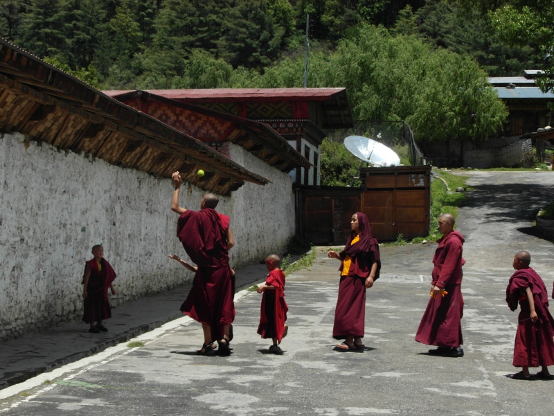 temple - Building, 4K, Bhutan, red, monk - Religious Occupation, Buddhism, belief, built structure, cultures, building exterior, walking, architecture