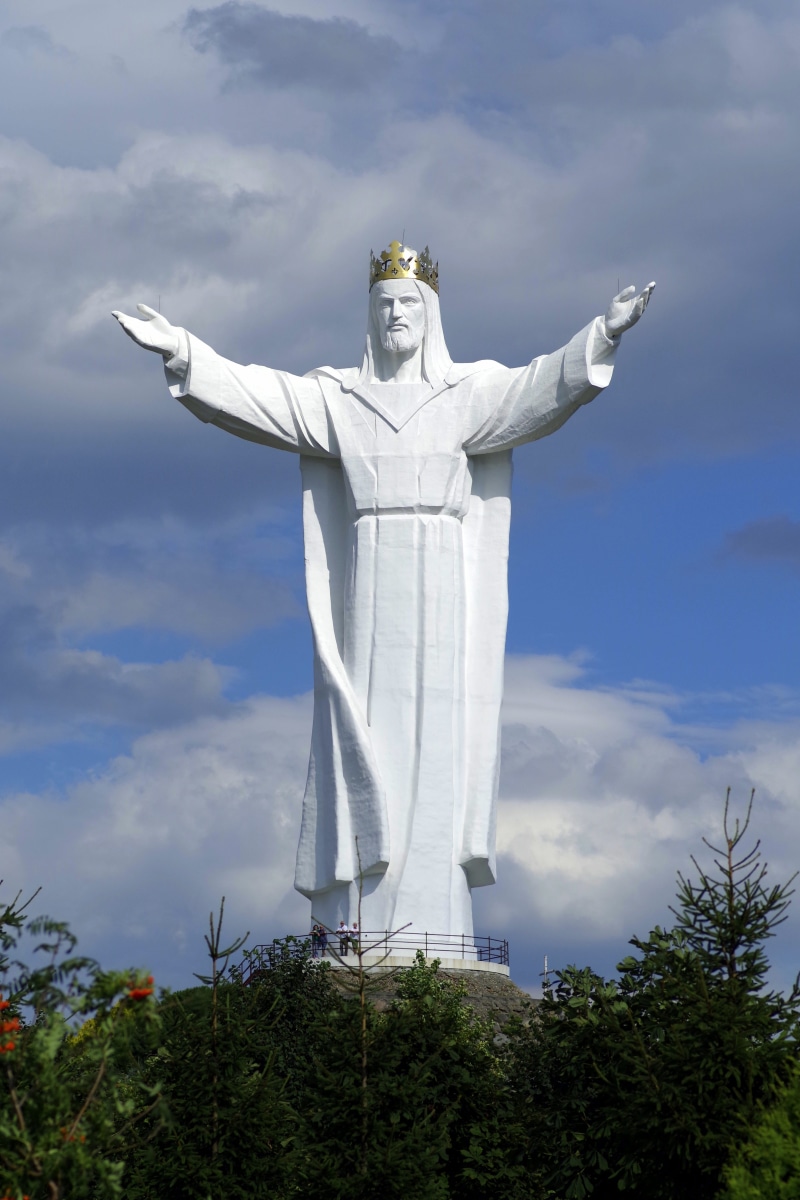 tree, day, świebodzin, representation, male likeness, plant, fine art statue, christianity, sculpture, statue, king, jesus, huge, white, nature, poland