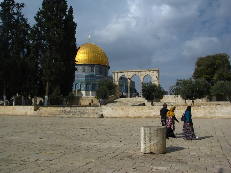 religion, cloud - sky, temple, tree, building, history, dome, trees, 2K, tourism, real people, jerusalem, the past, men, place of worship, building exterior