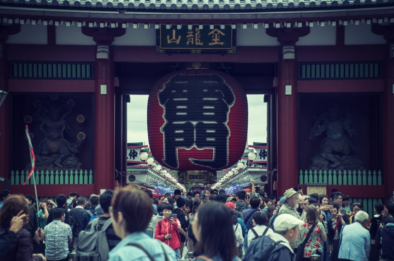 nakamise, religion, large group of people, asakusa, taitō-ku, belief, real people, building exterior, kaminari-mon, japan, building, outdoors, paper lantern